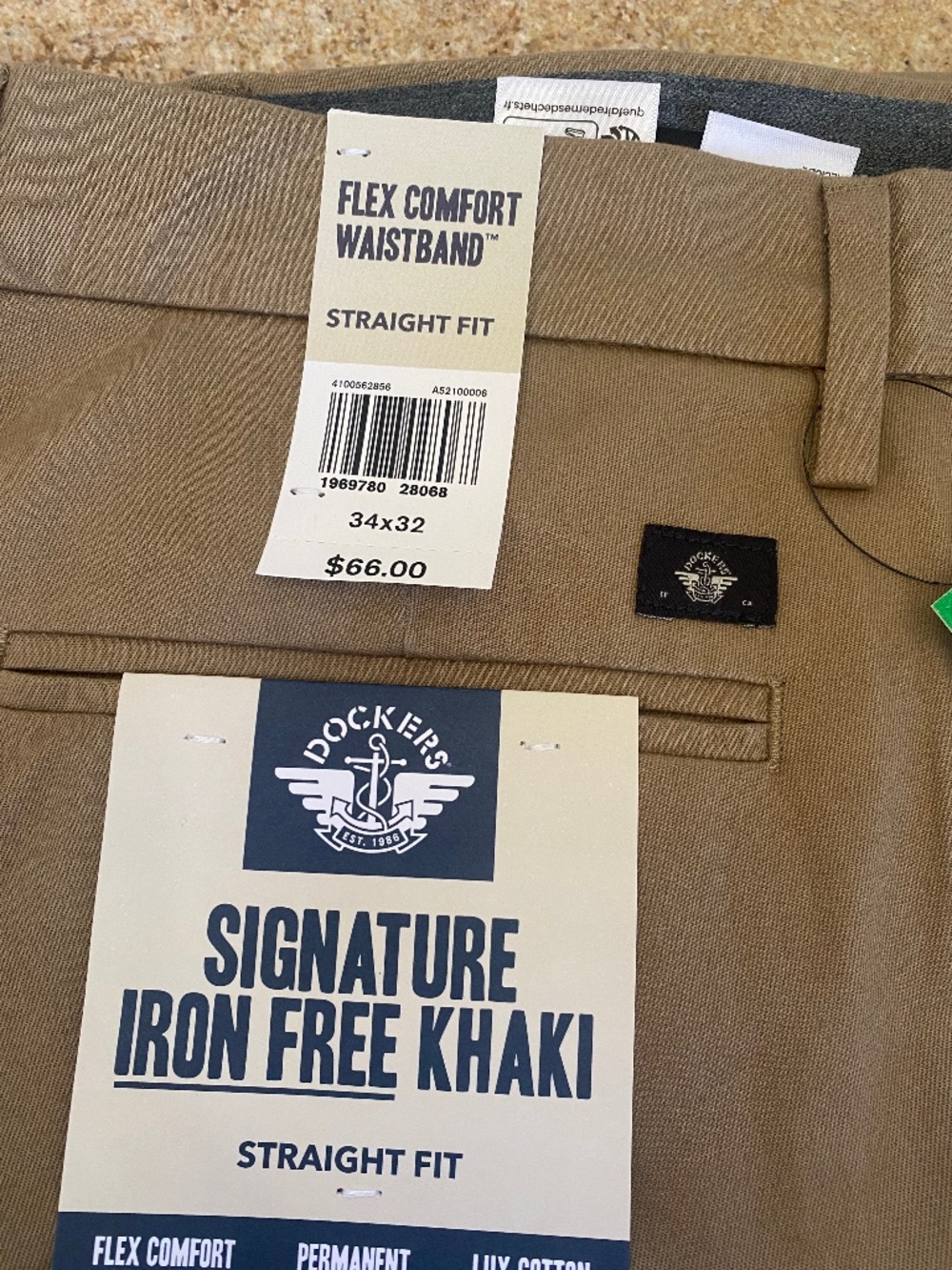 Men’s Dockers Signature Khaki pants *New*